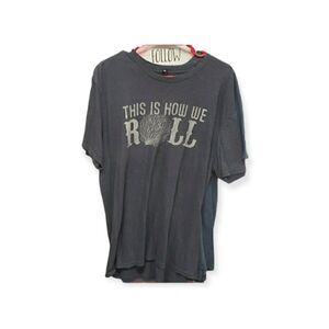 Mens Graphic Crewneck tee "this is how we roll" sz XL GUC